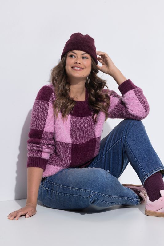 Пуловер на каре плетен