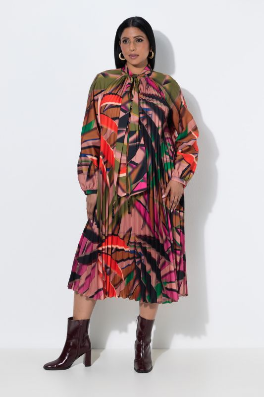 Allover Pleated Leaf Print Lavalliere Collar Dress