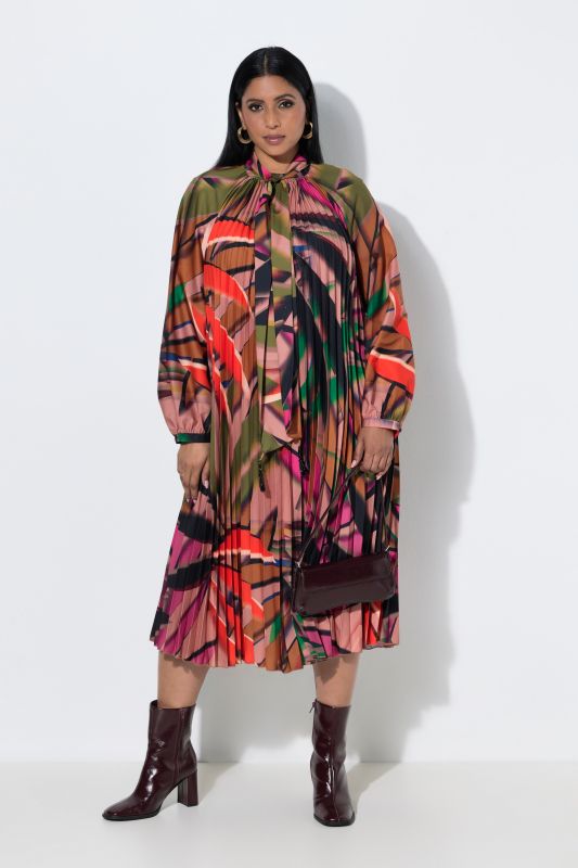 Allover Pleated Leaf Print Lavalliere Collar Dress