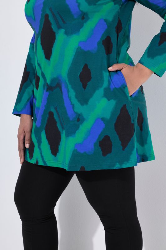 Graphic Print Turtleneck Tunic Blouse