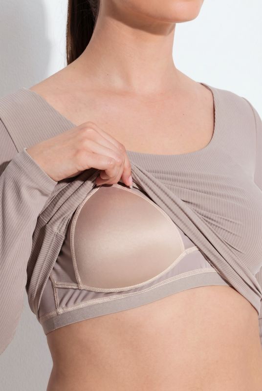 Тениска с вграден силует