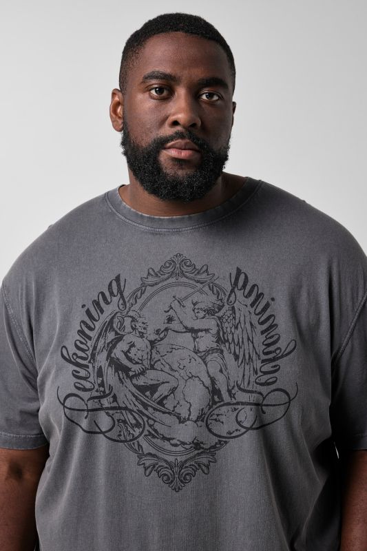 STHUGE T-shirt