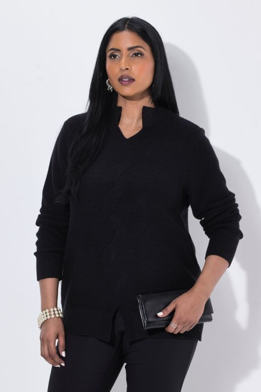 Пуловер с плетка „опак бод“ отпред, изправена яка и дълги ръкави