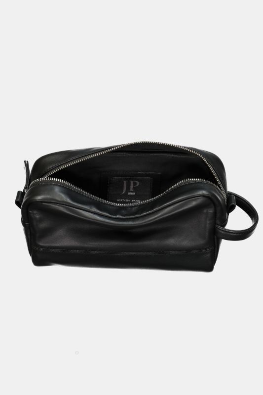 Leather toilet bag