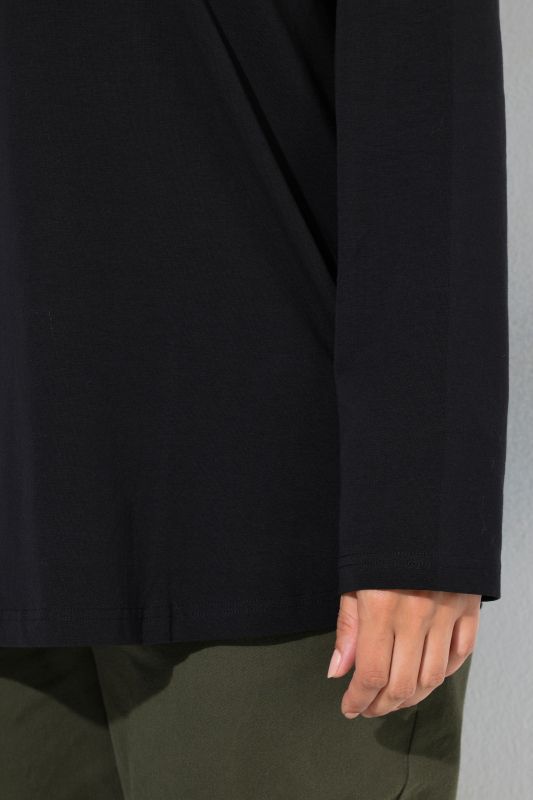 Lace Trim Long Sleeve V-Neck Tee